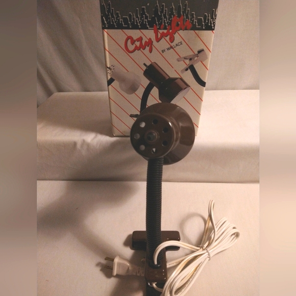 WALLACE CLAMP ON LAMP WITH METAL ENAMEL FINISH LAMP SHADE & CLAMP (NWT/BOX) - Picture 2 of 7